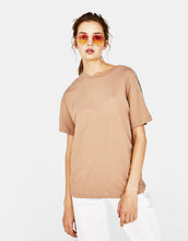 Load image into Gallery viewer, T-shirt with side taping