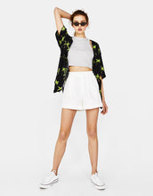 Load image into Gallery viewer, Sleveless halterneck top